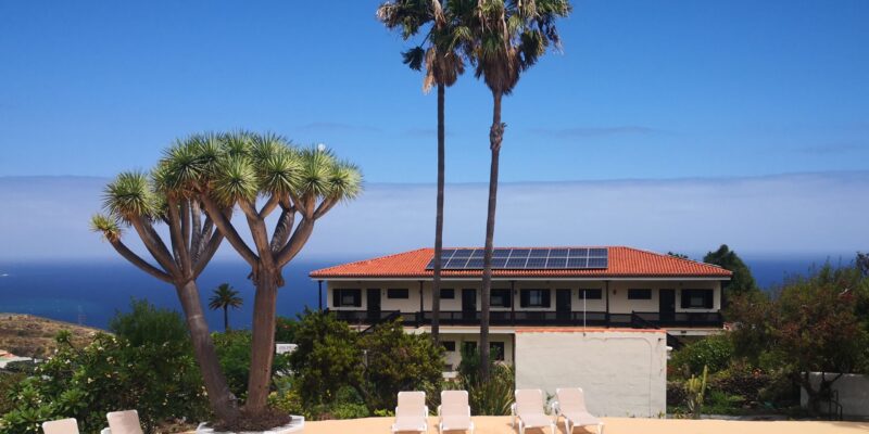 Photovoltaic roof installation - Apartamentos Miranda